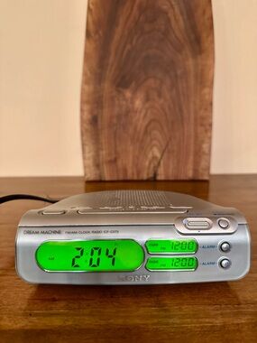 Sony Liv Dream Machine AM/FM Dual Alarm Clock Radio ICF-C273 Tested Works